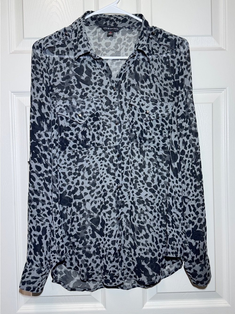 Rock & Republic Women’s Semi Sheer Leopard Print Button-Up Rolled Tab LS Shirt M